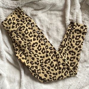 RYDERWEAR Scrunch Legging